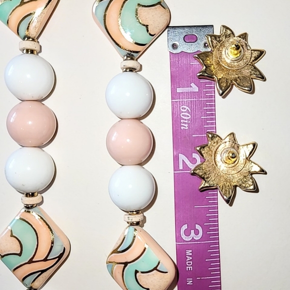 1980s PEACH & IVORY JAPAN ACRYLIC BEAD NECKLACE - ENAMEL PIERCED EARRINGS - Picture 4 of 8